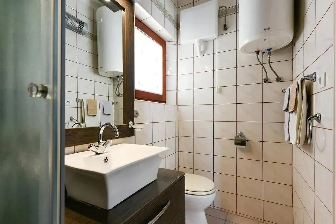 Apartments By The Sea Preko, Ugljan - 20385 0*, Preko Croatia